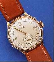 MOVADO HERRENARMBANDUHR, SCHWEIZ UM 1940, GG 585/000, SCHARNIERBODEN, GLASR. GEDR., ORIG.-BLATT MATT VERS., ALTERSBED. FARBL. L. GET., ...