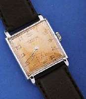 KONVOLUT: 2 SCHWEIZER HERRENARMBANDUHR, 1X UNIVERSAL GENEVE, CARREE, METALL VERCHR., EDELST.-BODEN GEDR., UM 1949, KAL. 220, 15 ST., HANDAUFZUG, ...