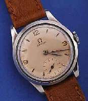 KONVOLUT: 2 OMEGA HERRENARMBANDUHREN, SCHWEIZ UM 1944, BEIDE EDELST.-GEH., 1X KAL. 26,5, BLATT FL., 15 ST., HANDAUFZUG, SCHR.- UNR., ...