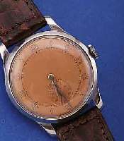 LONGINES HERRENARMBANDUHR, SCHWEIZ UM 1942, EDELST., BODEN U. GLASR. GEDR., WERK VERG., 15 ST., HANDAUFZUGKAL. 12,68Z, KOMP.-UNR., FLACHSPIR., ...