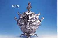 GR. BOWLEGEFäß, WMF UM 1900, BAROCKSTIL MUT JUGENDSTILEINSCHLAG, LEGIERUNG BRITTANIA, DEKOR ERHABEN, H CA. 41 CM, WEINLAUB- UND ...
