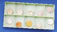 KONVOLUT: 10 ROLEX ZIFFERBLäTTER, FüR UHREN,GEFERT. IN DER ZEIT VON CA. 1938- CA. 1952 (SOGEN. BUBBLE-BACK-SERIEN), VERSCH. DESIGN, TEILW. ...