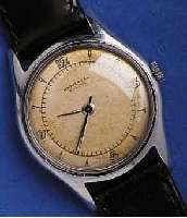 KONVOLUKONVOLUT: 2 HERRENARMBANDUHREN, SCHWEIZER PROD., UM 1945, 1X UNIVERSAL GENEVE, KAL. 267, EDELST., 15 ST., HANDAUFZUG, BREG.-SPIR., OHNE ...