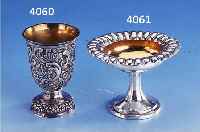 SALZGEFÄß, DEUTSCH UM 1810, SILBER TEIL- VERGOLDET, GEPRÜFT, TREIBARBEIT, UNGEMARKT, H CA. 5.8 CM
