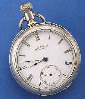 WALTHAM AMERICAN WATCH CO SCHWERE, OFFENE HERRENTASCHENUHR, USA UM 1889, MÜNZSILBER- GEH., BODEN BLÜTENGRAV., MONOGR.-SPIEGEL FREI, EMAILBL. ...