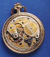 ROCKFORD ROCKFORD ILLINOIS OFFENE HERRENTASCHENUHR, METALL-SCHRAUBGEH. M. STARKER GG-AUFL., ALTERSBED. BER., ORIG.-EMAILBL. SIGN., FEIN HAARR., ...