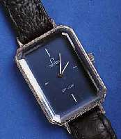 OMEGAOMEGA DAMENARMBANDUHR DE VILLE, METALL WEIß VERG., EDELST.-BODEN GEDR., MINERALGL. MEHRFL. FACETT., ROTVERG. WERK, 17 ST., HANDAUFZUGKAL. ...
