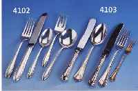 40-TEI40-TEILIGES FRÜHSTÜCKSBESTECK, GORHAM 1941, STERLINGSILBER, BEST. AUS 8 FRÜHSTÜCKSMES- SERN MIT STAHLKLINGEN, GRIFFE GEFÜLLT, 8 ...