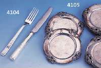 FRÜHSTÜCKSMESSER UND FRÜHSTÜCKSGABEL, DEUTSCH UM 1902/04, DARMSTADT, METALL VER- SILBERT, MEISTERMARKE JOSEF MARIA OLBRICH, IN DER LIT. ...