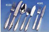 FRÜHSTÜCKSMESSER UND FRÜHSTÜCKSGABEL, DEUTSCH UM 1902/04, DARMSTADT, METALL VER- SILBERT, MEISTERMARKE JOSEF MARIA OLBRICH, IN DER LIT. ...