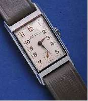KONVOLUKONVOLUT: 2 ARMBANDUHREN, SCHWEIZ UM 1988, 1X FÜR DAMEN, TONNENFORM, GG-AUFL., 1X FÜR HERREN, VERCHR., RECT.-FORM, BEIDE EDELST.- BÖDEN ...