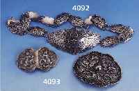 KONVOLUT 2 GÜRTELSCHLIEßEN, SILBER, 1 X INDONESIEN UM 1900, 1 X CHINA UM 1900, LANDESTYP. DEKORE