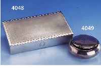 DECDECKELDOSE, RUßLAND UM 1900/10, 84ER SILBER DECKEL MIT SCHARNIER, GRAV. LIGIERTES MONOGR., D CA. 7 CM