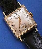 LONGINES HERRENARMBANDUHR, GG 585/000-GEH., CARREEFORM, KONKAVGL., BODEN GEDR., BLATT REST., 17 ST., HANDAUFZ., KAL. 22 L, BIMET. GESCHL. ...