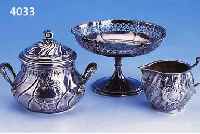 KONVOLUT 3 TEILE SILBER, SAHNEGIEßER, HANAU UM 1900, SILBER, INNENVERG. GOUDRONIERT, NACHGESTOCHEN, AUFWEND.; ZUCKERDOSE, PARIS UM 1900, ...