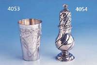 ZUCZUCKERSTREUER, WOHL UNGARN UM 1820/30, SILBER, GEPRÜFT, PUNZEN, GOUDRONIERT, FLORALE BEKRÖNUNG, H CA. 13.5 CM
