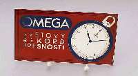 OMEOMEGA WERBESCHILD, TSCHECHOSLOWAKAI UM 1955- 60, GLAS, AUFDRUCK Z. T. BER., ALTERSSPUREN, SAMMLERSTÜCK