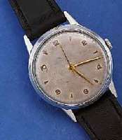 IWC HERRENARMBANDUHR, SCHWEIZ UM 1950, EDELST., BODEN U. GLASR. GEDR., BLATT FL., KAL. 89, 16 ST., RUNDANKERW. M. STREIFENSCHL., GEPR. CHATONS, ...