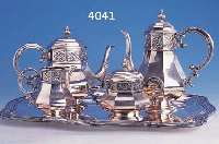 4-TEIL. KAFFEE- UND TEESET AUF TABLETT, DEUTSCH UM 1911, KOCH & BERGFELD, ATELIER E. GOLDSCHMIDT, GESUCHTER ENTWURF, BEST. AUS: KAFFEE- UND ...