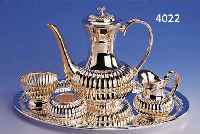 MOKKASET "QUEEN ANNE", VERSILBERT, BEST. AUS KANNE, SAHNEGIEßER UND ZUCKERDOSE UND KLEINE VASE, GEBRÜDER DEYLE SCHWÄBISCH GMÜND, ...