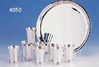 11 SCHNAPSBECHER AUF RUNDEM TABLETT, 925ER SILBER, SCHWÄBISCH GMÜND, GAYER & KRAUS, BECHER MIT HAMMERSCHLAGVERZIERUNG, H CA. 5 CM, TABLETT ...