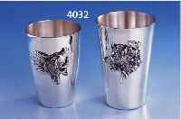 2 BECHER MIT AUERHAHN U. KEILER, 925ER SILBER, SCHWÄBISCH GMÜNDER ARBEIT, MASSIVE AUSF. MIT VOLLPLAST. AUFGELEGTEN WILDMOTIVEN, BECHER GLATT, ...
