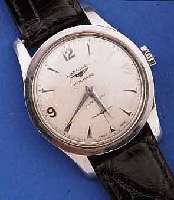 LONGINES HERRENARMBANDUHR, AUTOMATIK, EDEL- ST., BOD. AUFGED., SCHWEIZ UM 1960, ZENTRAL- ROTOR M. EXC.MECH., BL. LT. FLECKIG, 18 ST., KAL. 22A, ...