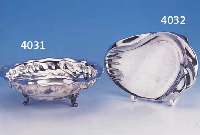 ANBIETSCHALE, DEUTSCH, 800ER SILBER, MEISTERMARKE TH. SUCH, BAROCKSTIL, AUF 3 FÜßEN, CA. 320 G, H 7.5 CM, D 24 CM