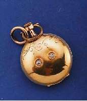 LUCIA DAMENANHÄNGE-/TASCHENUHR, SAVONETTE, SCHWEIZ UM 1905, GG 585/000, MAT., LINSENFORM, SPRUNGDECKEL JUGENDSTIL M. 2 ALTSCHLIFFDIAMAN- TEN, PERF. ...