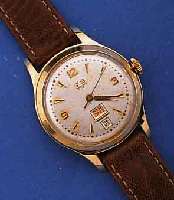 GLASHÜTTE HERRENARMBANDUHR M. TAG U. DATUM, DEUTSCHLAND UM 1960, METALL, VERG., EDELST.- BOD. GESCHR., NUTZSP., DATUMSCHNELLKORREKTUR DURCH ...