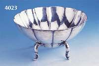 ANBANBIETSCHALE AUF 4 FÜßEN, 925ER SILBER, GEBAUCHT, CA. 255 G, D. CA. 19.5 CM, H. CA. 10.5 CM, MIN. GEBR.-SP.