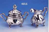 ZUCKERSCHALE UND MILCHKÄNNCHEN, DEUTSCH UM 1925, SCHWÄBISCH GMÜND, STIRMER, 830ER SILBER, KORPUS GUDR., ROKKOKOSTIL, ZUCKERSCHALE MIT DECKEL, ...