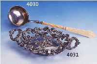 SUPPENKELLE, DEUTSCH UM 1840/50, SILBER- KUHLE GEPRÜFT, NICHT PUNZ., GRIFF BEIN GEDRECHSELT UND GESCHNITZT, L. CA. 37 CM, LEICHTE GEBR.SPUREN