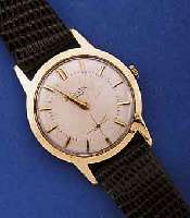 LE COULTRE HERRENARMBANDUHR HAMMERAUTOMATIK, SCHWEIZ/USA UM 1952, GG-FILLED, BODEN GEDR., VERS. ORIG.-BLATT ALTERSBED. L. FL., 17 ST., KAL. P812, ...