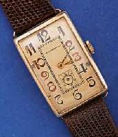 TAVANNES WATCH CO. HERRENARMBANDUHR, UM 1920, ROSE-G. 585/000, RECT., SCHARNIERBODEN, BLATT REST., RUNDANKERW., 15 ST., GEPR. CHATONS, KOMP.-UNR., ...