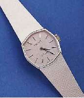TISSOT DAMENGOLDBANDUHR, SCHWEIZ UM 1972, UNGETR. LAGERW., WG 750/000-GEH. INCL. WG- MILANAISEBAND, SAPHIRFLACHGL., BODEN GEDR., EHEM. UNVERB. ...