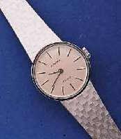 DUGENA DAMENGOLDBANDUHR MODELL FLAIR, UNGE- TR. LAGERW., SCHWEIZ UM 1970, WG 585/000 INCL. WG-BAND, BODEN GEDR., FORMANKERW. VERG., 17 ST., ...