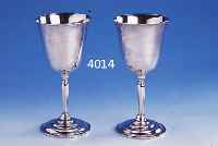 2 WEINKELCHE, 925ER SILBER, SCHWERE AUSF., H CA. 8 CM, CA. 495 G, GLATTE FORM, FUß GE- WELLT, GERINGE GEBR.-SPUREN