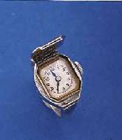 RINGUHR, FRANKREICH UM 1938, WG 750/000, BER., RINGGR. 59, ZUR ZEITABNAHME SCHUTZKAPPE AUFKLAPPBAR, VERSCHLUNGENES SCHMUCKMONOGRAM SA, 2-FARBIG ...