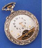 HEBDOMAS HERRENTASCHENUHR, 8-TAGE-WERK, METALL VERS., BER., AUF RÜCKSEITE RELIEF. DARST. FEUERWEHR MIT HILFESZENE, EMAILBL. RISSIG, GOLD- UND ...