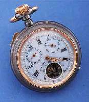 OFFENE HERRENTASCHENUHR M. VOLLKALENDER AUßER MONATSANZEIGE, STAHL RHOD., SCHWEIZ UM 1910, EMAILBL. FEINHAARRISSIG, PATENTIERTE ZEIGERSTELLUNG ...