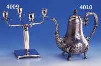 KAFFEEKANNE, SILBER, WOHL FRANKREICH UM 1900, REINER ROKOKOSTIL, CA. 680 G, BESITZERMO- NOGRAMM B, ELFENBEINDÄMMRINGE, LEICHT VERDELLT ERHABENES ...
