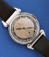 KONVOLUT: 2 HERRENARMBANDUHREN, SCHWEIZER PRODUKT. UM 1939, 1X OMEGA, EDELST., ART DECO, 2-FARB. BLATT, BER., 15 ST., KAL. 26,5, HAND- AUFZUG, NOCH ...