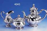 TEEKANNE, SAHNEGIEßER UND ZUCKERDOSE, BRESLAU, 800ER SILBER, SOMMé NACHFOLGE, UM 1910, GOUDRONIERT, KANNENDECKEL MIT SCHARNIER, ...