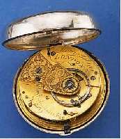 MORRIS TOBIAS HERRENTASCHENUHR, ENGLAND UM 1805 M. PATENTIERTER RECHENANKERHEMMUNG, AN- TRIEB ÜBER KETTE U. SCHNECKE, OBEN SCHW. 3-SCHENKL. ...