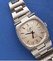 KONVOLUT: 2 AUTOMATISCHE ARMBANDUHREN, FÜR VERSCH. ZIELGRUPPEN, VERSCH. TECHNIK, 1X ENICAR MODELL REVELLATION M. ZENTRALSEK. U. DATUM, UM 1972, ...