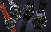 LACO FLIEGER-/MILITÄR B-UHR, FÜR DIE DT. LUFTWAFFE UM 1942, GEH. MATTGRAU VERN., BOD. U. GLASRD. AUFGEDR., KONTRASTZIFFERBL. ALTERS- BED. ...
