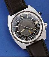 OMEGA ARMBANDWECKER, MEMOMATIK, SCHWEIZ UM 1972, EDELST. MASS., BOD. GESCHR., WERK VERG., ZENTRALROT., 19 ST., KAL. 980, GLYC.-UNR., FLACHSPIR., ...