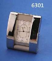 BAUME & MERCIER TISCHWECKERCHEN, SCHWEIZ UM 1998, AUFKLAPP/STELLBAR, HIGH-TECH- QUARTZW., WECKFKT. EINSTELLB. DURCH 2-FACH RAST. KRONE, MAßE CA. ...