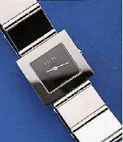 GUCCI DESIGNERHERRENARMBANDUHR, EDELST. POL. INCL. EDELST.-BAND M. DOPPELTER, UNSICHT- B. SICHERHEITSFALTSCHL., SAPHIRFLACHGL., HIGH-TECH-QUARTZW., ...